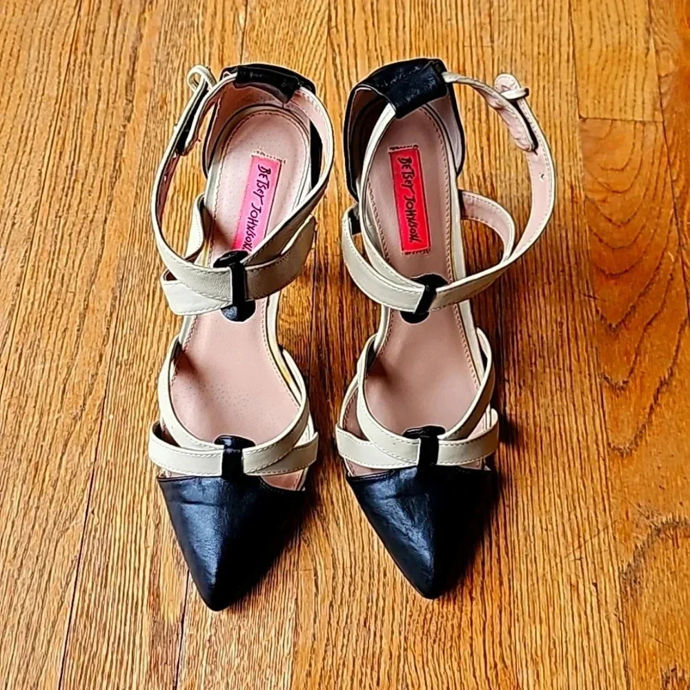 Betsey Johnson black and white heels size - Picture 2 of 10
